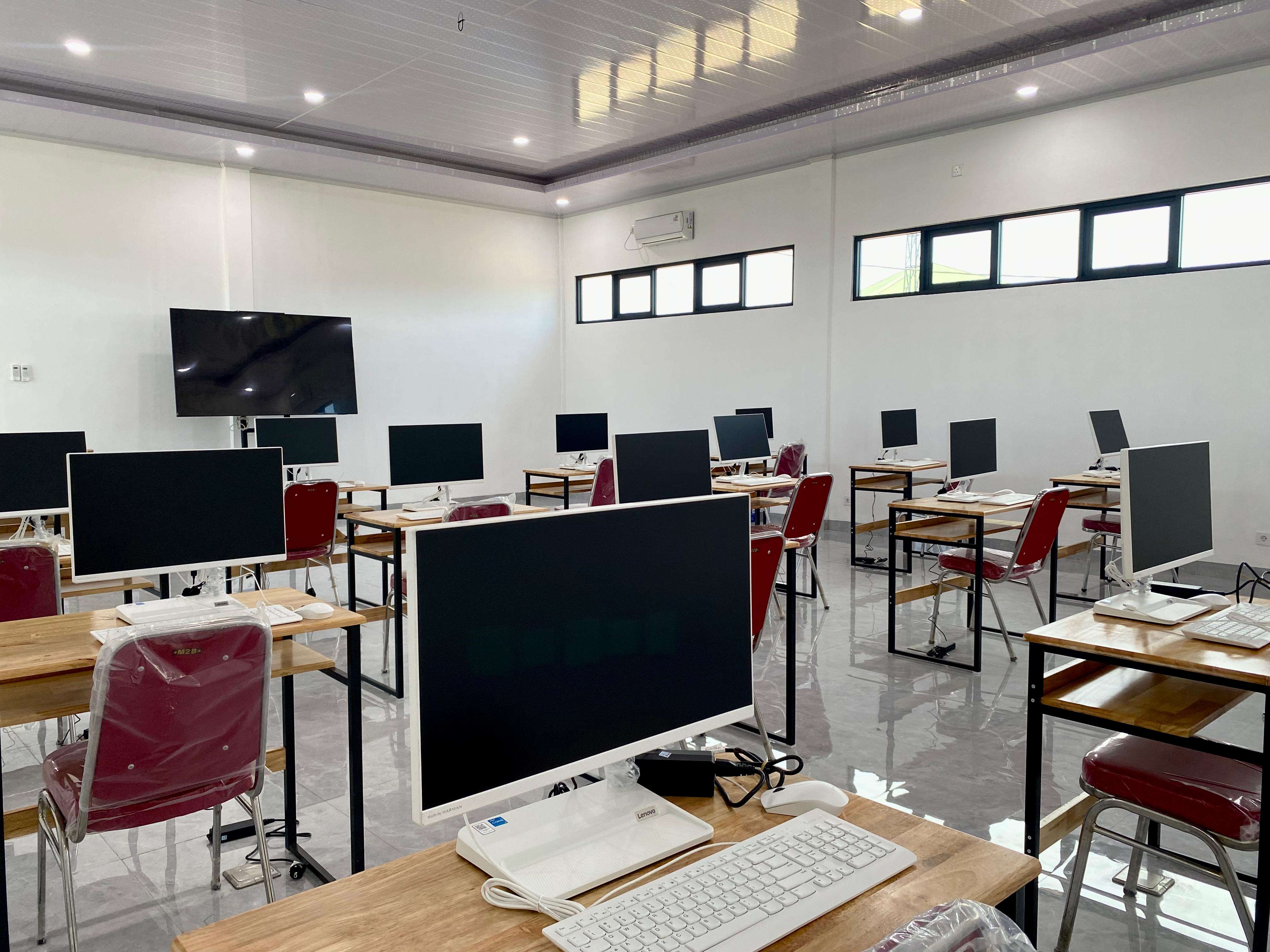 Fasilitas Labor Multimedia SMPIQu Al-Bahjah Al-Maunah